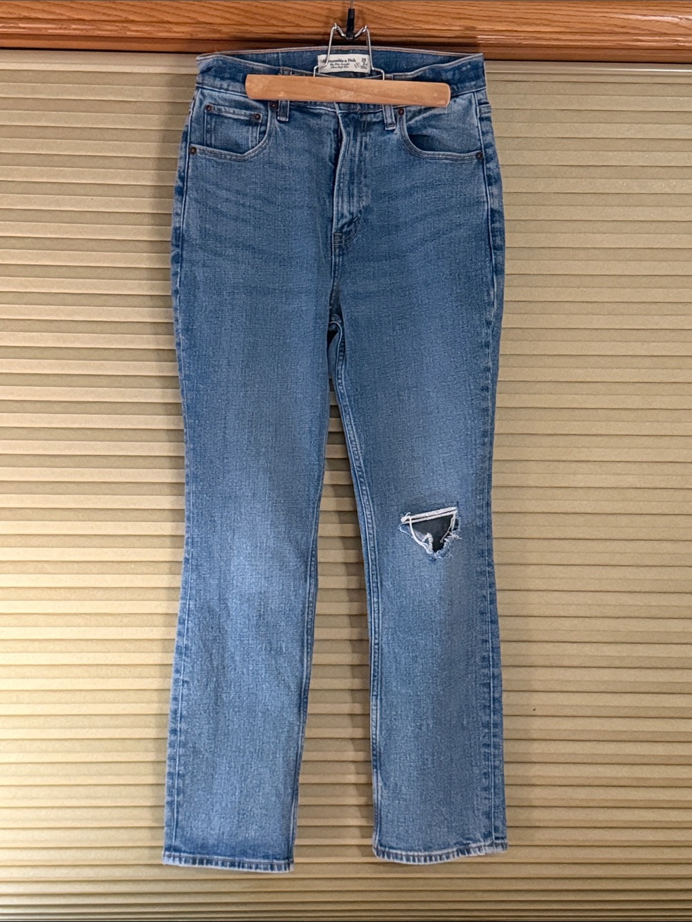 Abercrombie & Fitch Women's Straight-Leg Jeans in Medium Blue with Knee Rip